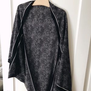 Black and white thin wrap